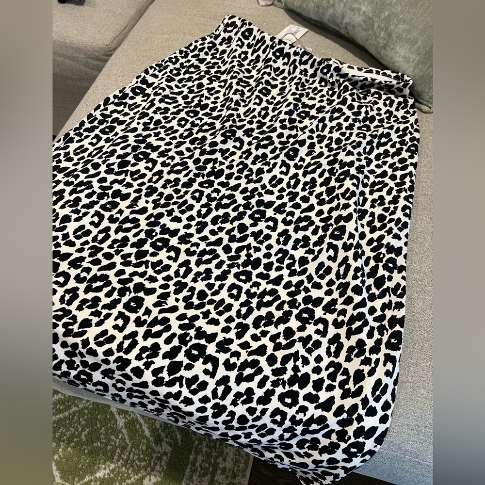 ⭐️3 for $30⭐️ a new day leopard skirt